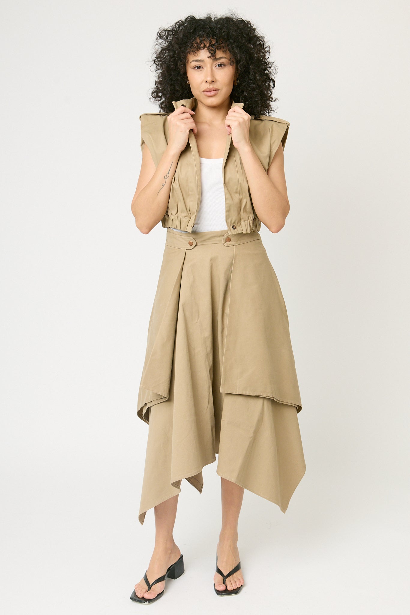 #color_caqui beige