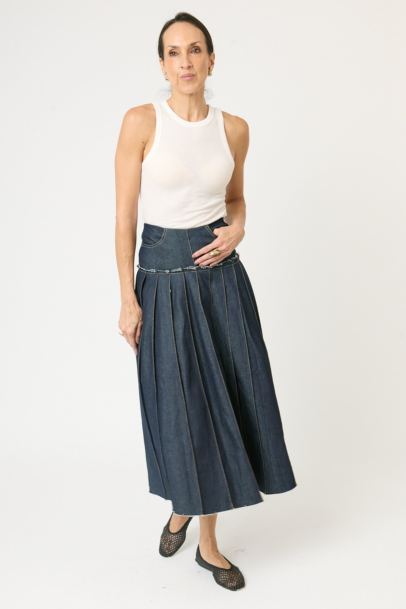 Falda midi denim detalle tablas