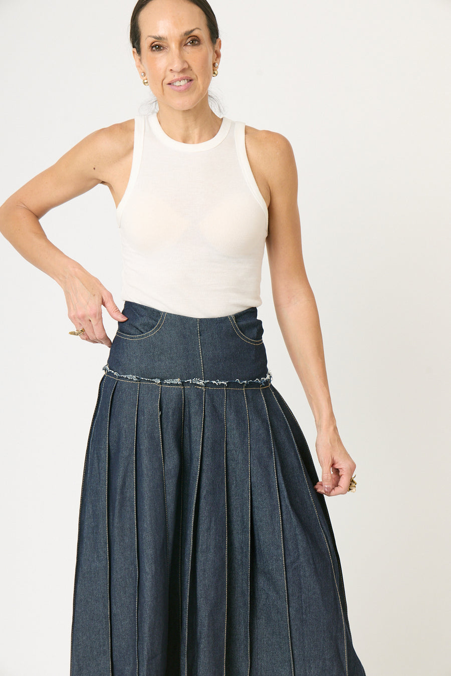 Falda midi denim detalle tablas