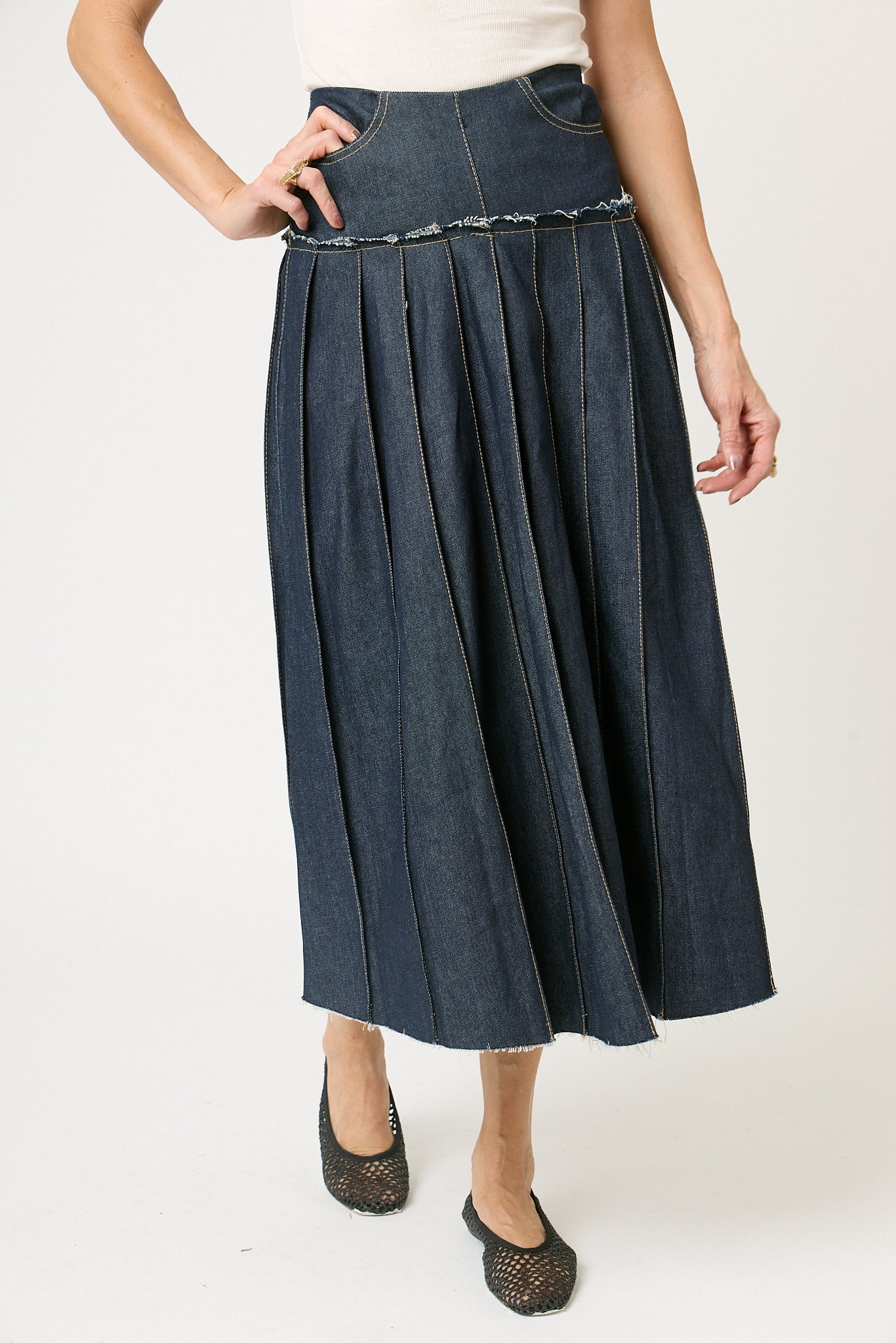 Falda midi denim detalle tablas
