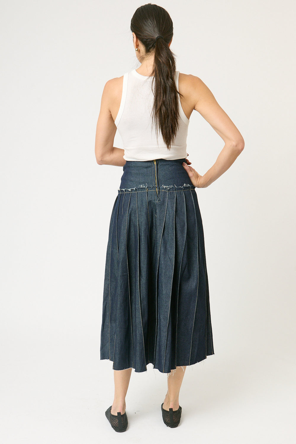 Falda midi denim detalle tablas