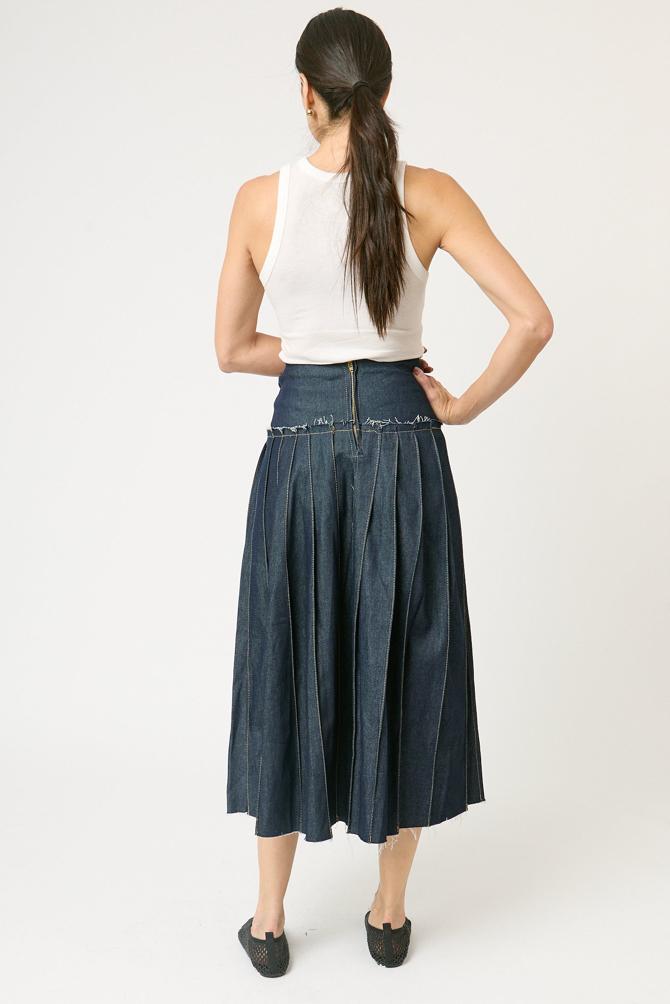 Falda midi denim detalle tablas